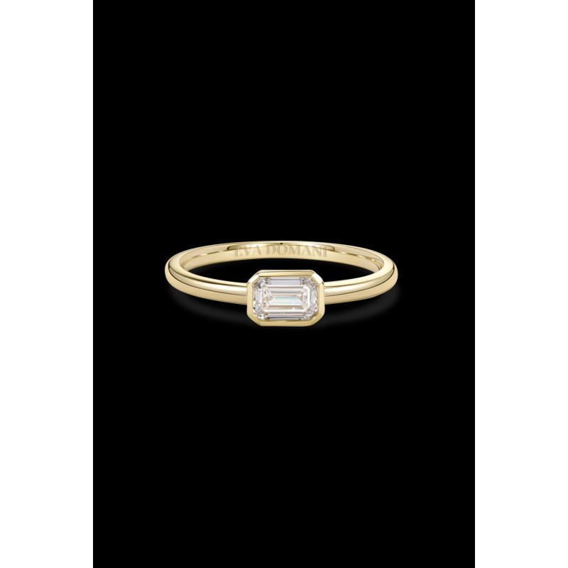 L'EMERAUDE SIMPLEMENT ALLONGEE